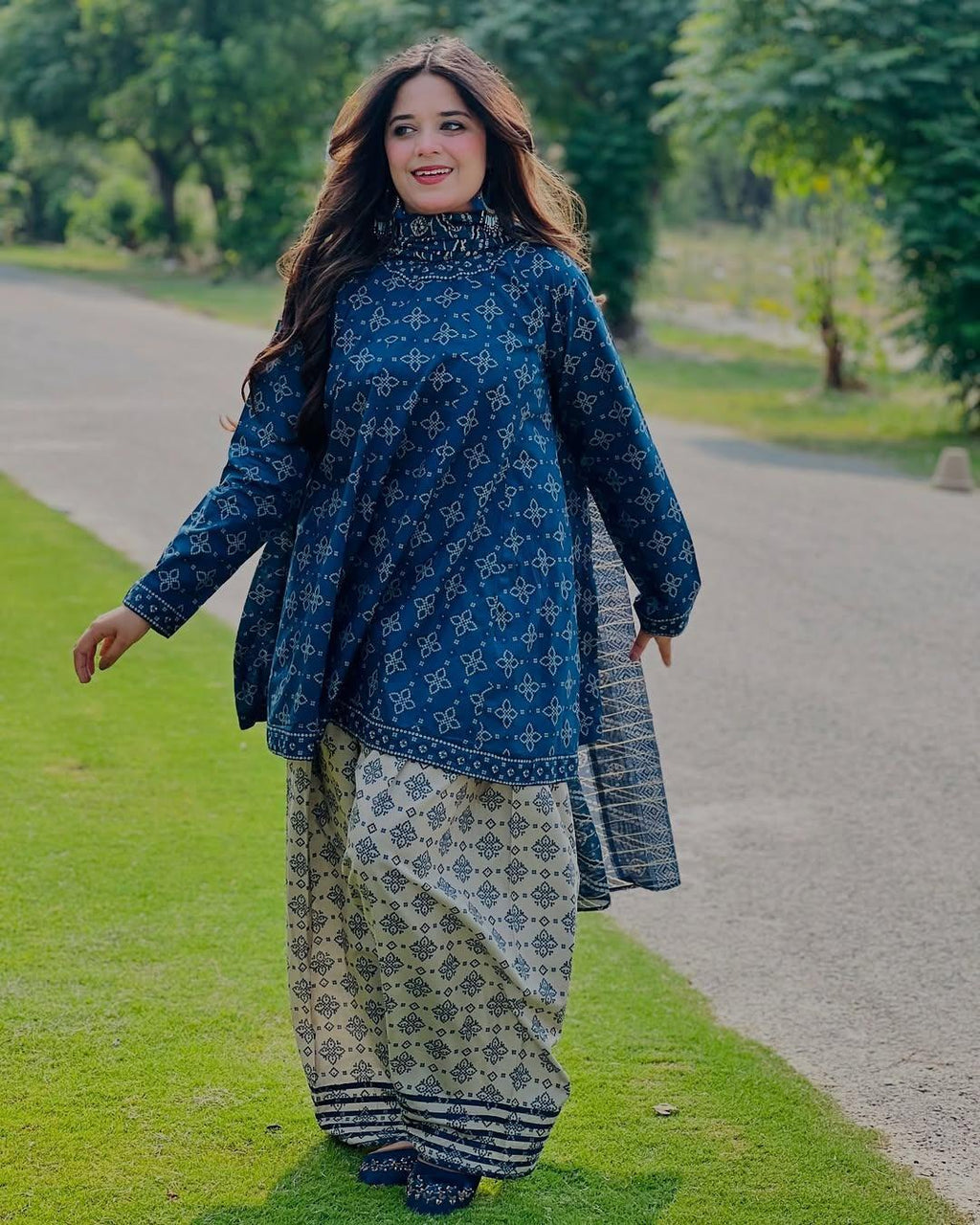 3 Pcs Women's Stitched Lawn Printed Suit